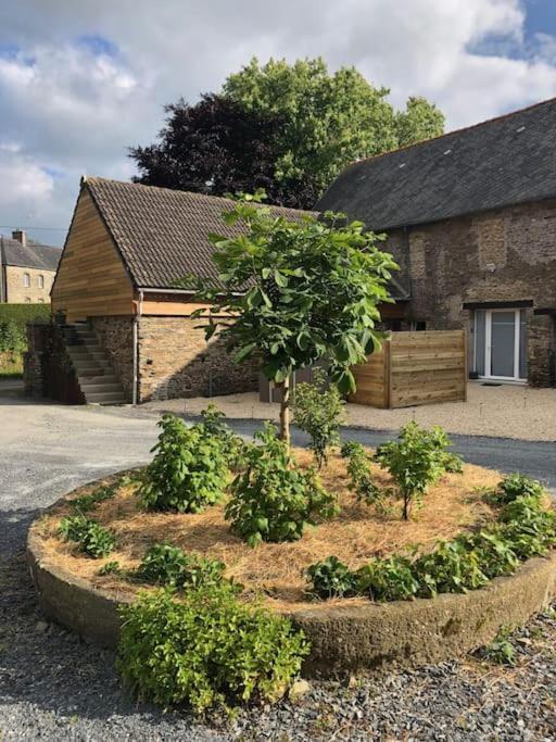 Gite De L'Hotel Castel Couvains  Eksteriør billede